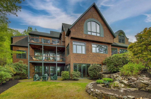 Dock & Theater Room: Lakefront Alton Bay Retreat!