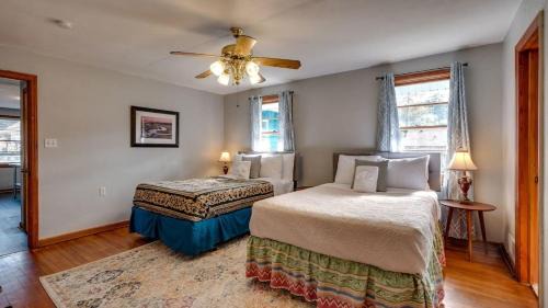 Dock&Volleyball! Near Downtown - Blue & Turquoise!