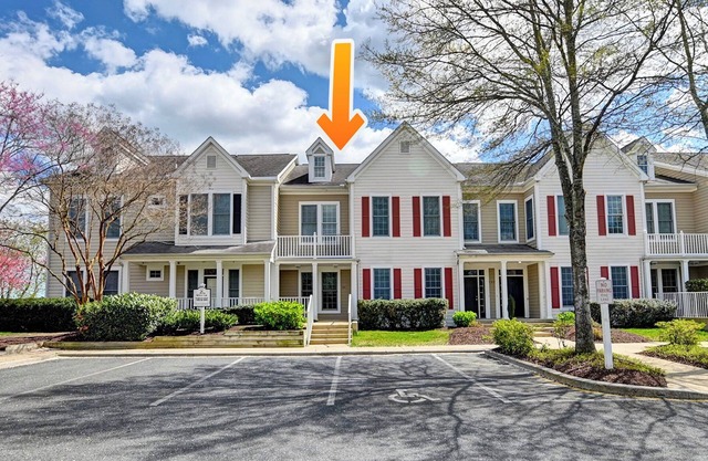 Dog Friendly, 2 Bedroom Condo in Bear Trap Dunes! Sleeps 6, WIFI, shuttle to the beach, Community Pool, Tennis, and more!