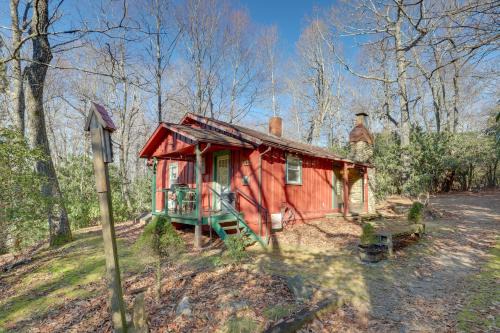 Dog-Friendly Burnsville Cabin Rental Near Hiking!