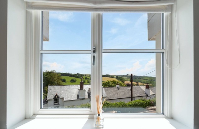 Dog friendly countryside cottage, close to the coast