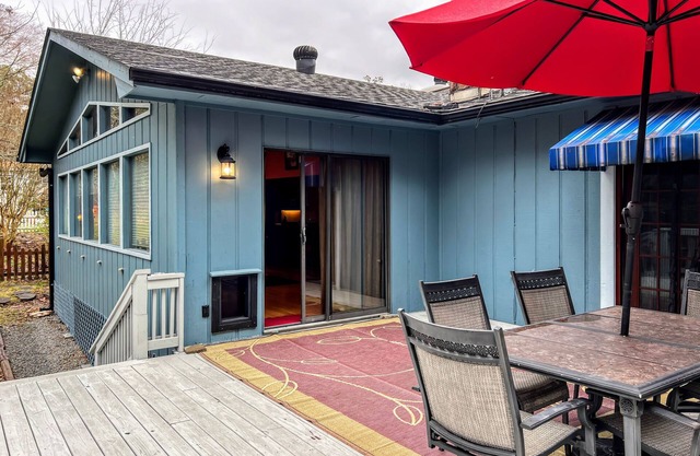 Dog-friendly home in gated community with pool table, golf, fenced yard, grill