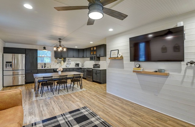 Dog-Friendly Home w/Yard & Fire Pit in Midlothian