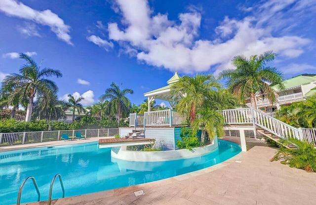 Dolce Riviera Beach Access Pool View 2 Bedrooms