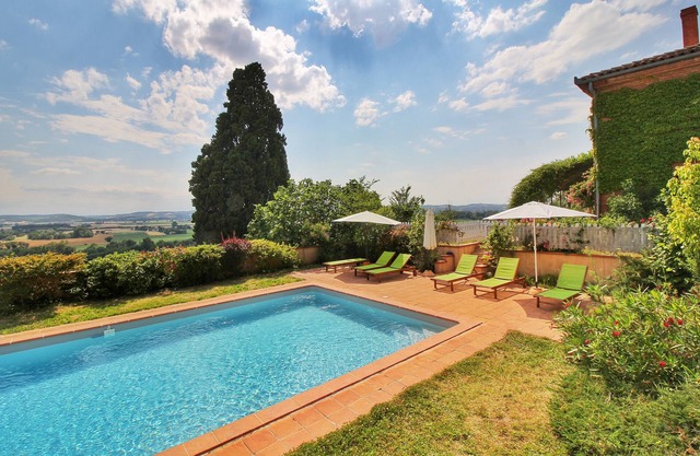 Domaine de Quintalone view of the Pyrenees, south of Toulouse