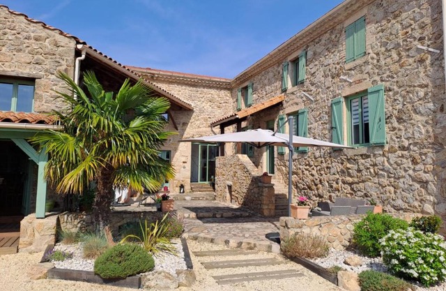Domaine Saint Claude - Gîte , Chambres d'hôtes & hébergement insolite