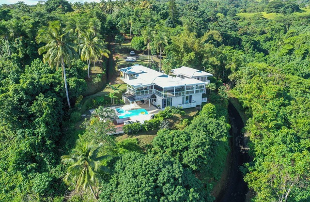 Domaine To'a Hotu by Tahiti Homes, Villa with pool near the beach