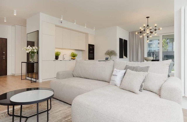 Domaniewska 47A | Prestige Apartment | Warsaw | Parking