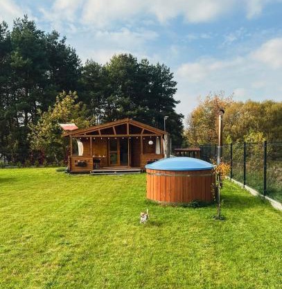 Domek letniskowy z jacuzzi nad rzeką Bzurą
