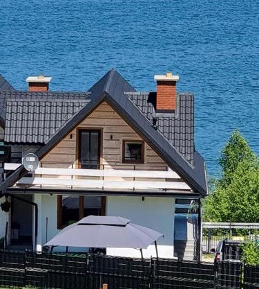 DOMEK Z POMOSTEM nad Jeziorem Czorsztyńskim