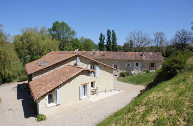 Dordogne - Charente Border Charming, tranquil country house with heated pool