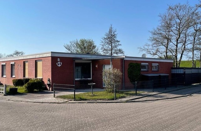 Dornumersiel - House for 6 people, 3 bedrooms, 2 bathrooms, sauna, right on the dike