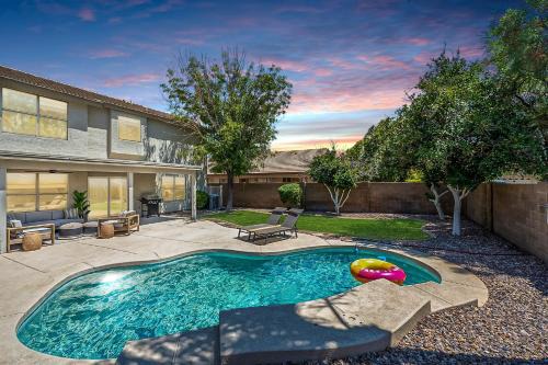 Dos Palmas Gilbert Poolside Retreat