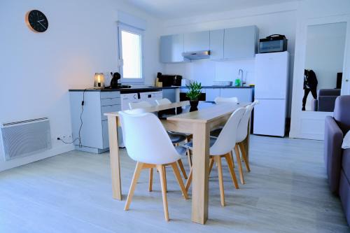 Double Apparts - Spacieux 140 m2 - 4 Ch - Entrée autonome- 2 Parkings Privé Gratuit