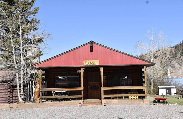 Double cabin with mountain views- Sunset/Sunrise Cabin