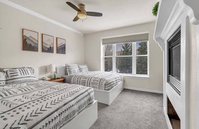 Double Queen Suite - Five Guests - Secluded Views