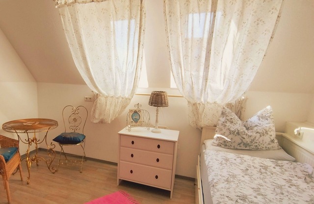 Double room-Komfort-Standard-Private Bathroom-Courtyard view