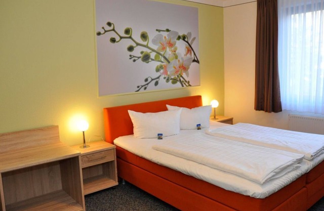 Double room shower/WC, TV - Landhotel Karrenberg