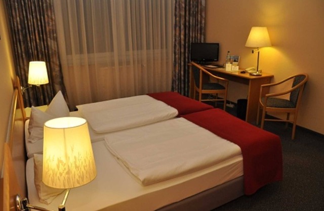 Double Standard - Hotel Am Tierpark *