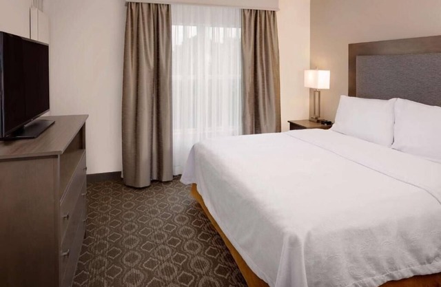 Double Suite Near Aerotek ORL