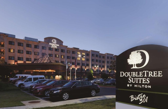 DoubleTree Suites by Hilton Bentonville