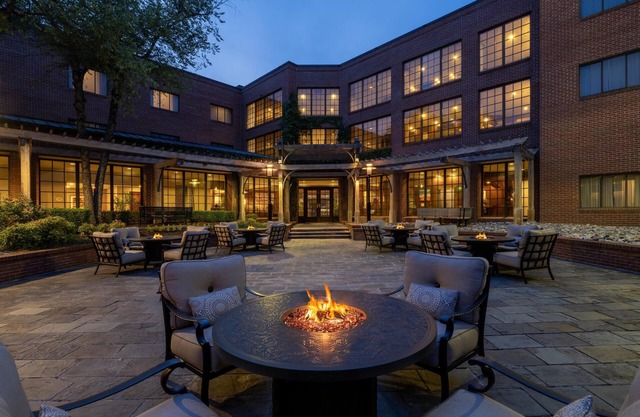 DoubleTree Suites by Hilton Charlotte - SouthPark