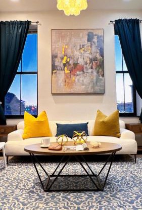 Downtown 2BR, Full Kitchen, PPAC&Convention Center