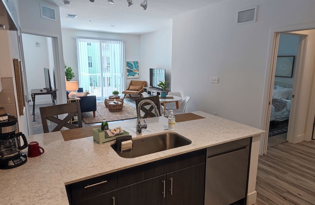 Downtown Apartment with Pool, Gym, and Coworking Space