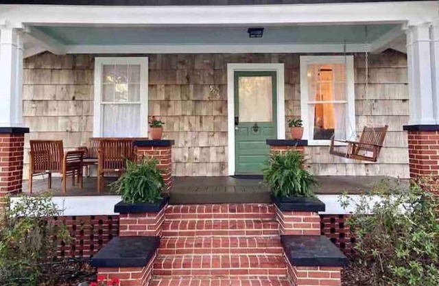 Downtown Cottage. Bright Newly Renovated 1920's home!