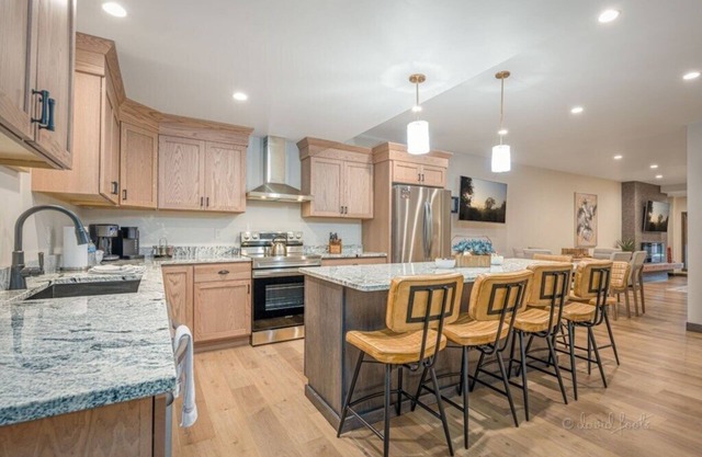 Downtown Galena Luxury 2-bedroom w/Fireplace