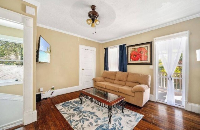 Downtown Home Conveniently Located