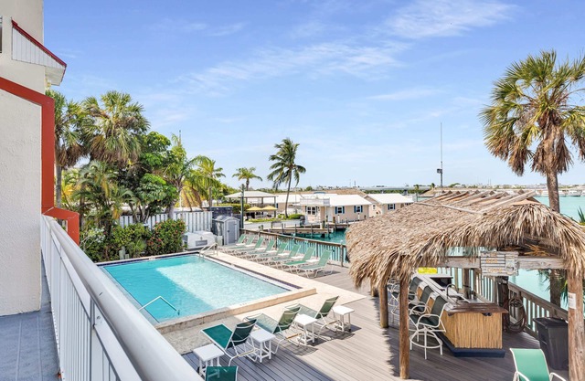 Downtown Key West 2BR/2BA Pool, Dock, Pet "Aruba"