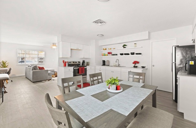 Downtown Las Vegas 7BR 4BA 11 Bed 3000 sf + Outdoor Space Fremont St Arts Dist