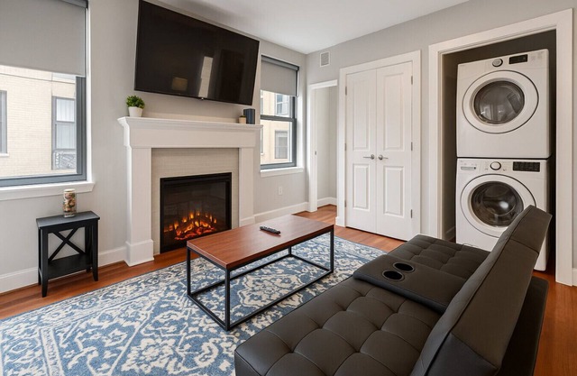 Downtown Sq: Stadium, Casino, Rock Hall, Clinic