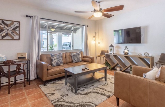 Downtown Tempe Maple-Ash Patio Home Steps from ASU