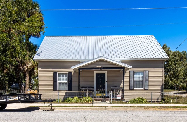 Downtown three bedroom house with game room and outside lounging area.