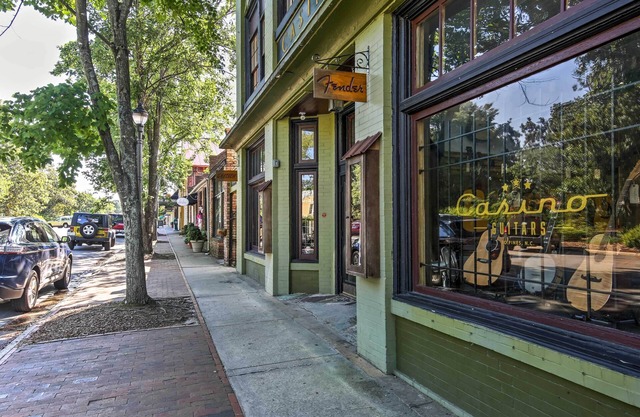 Downtown Townhome; Walk to Dine & Shop on Broad St