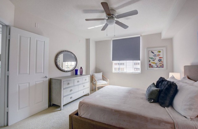 Downtown WPB 2 bedroom/2 bath Condo/Reserved Parking + Pool + Gym at The Prado