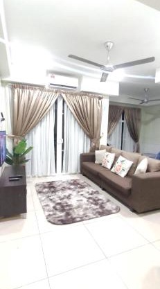 DPerdana -Dinies pool,wifi, centre of Kota Bharu, 4-5 pax