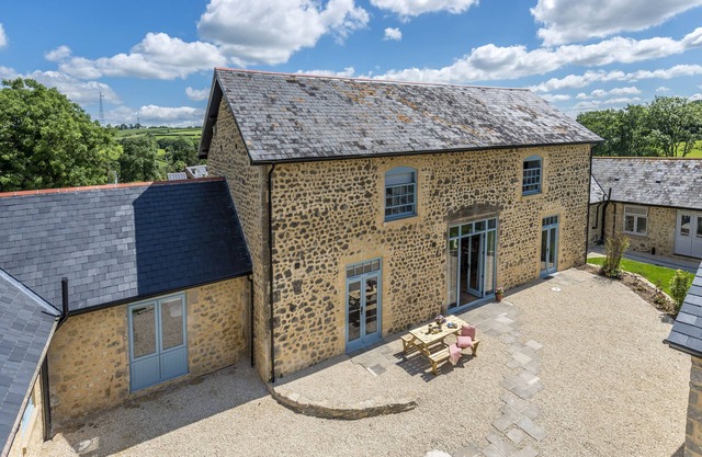 Drackenorth Barn - A fabulous and impressive converted barn