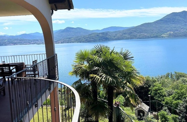 Dream balcony with panoramic view + pool on Lake Maggiore