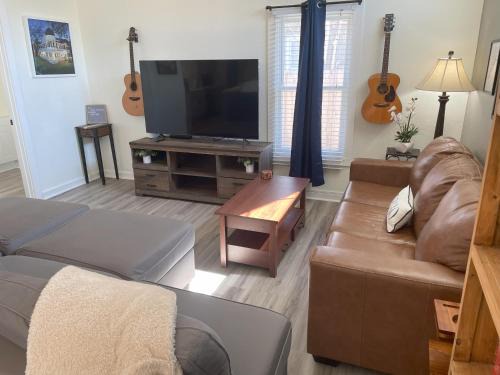 DT 323 Kessler Cottage