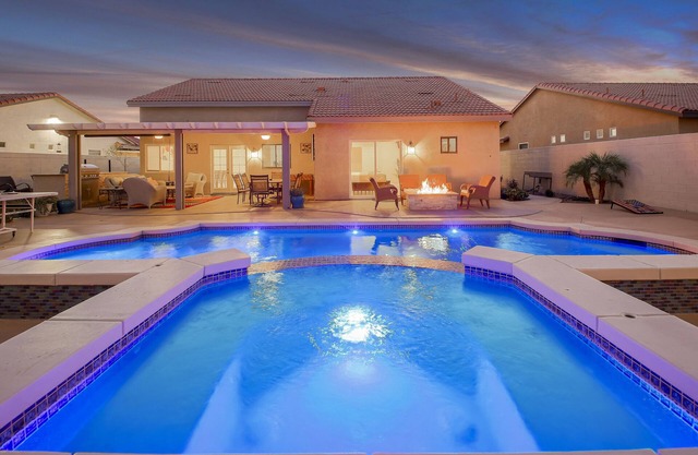 Dulce Vida: Pool, Spa, Table Games, Fire Pit, BBQ!