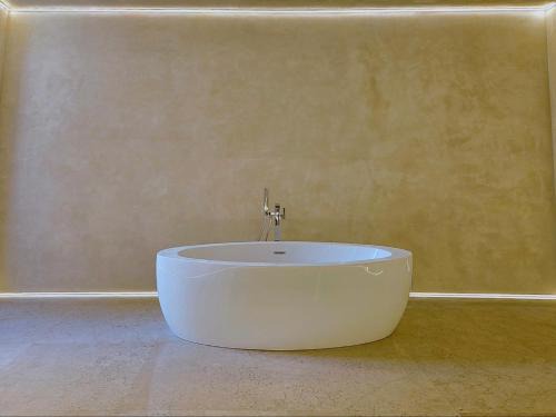 DUNE at Spanish Steps Luxury Apartment-Suite