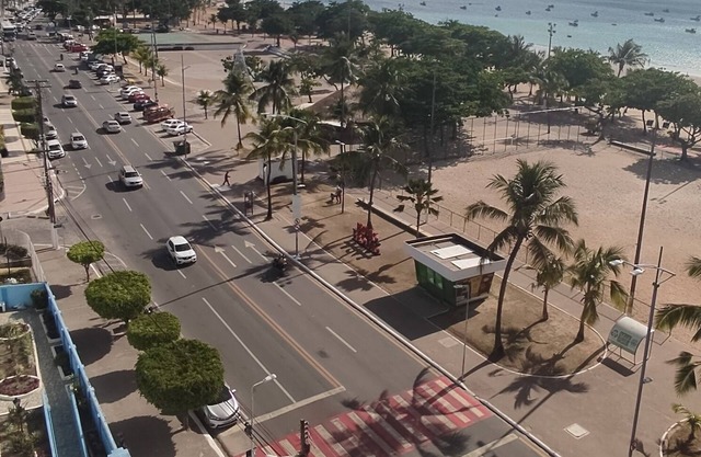 DUPLEX APARTMENT BY THE SEA, 180° VIEW OF THE BEACH, IN FRONT OF THE NATURAL POOLS.