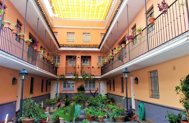 Duplex apartment in Barrio de San Bernardo with parking