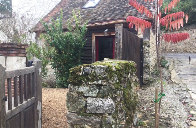 Duplex studio with small garden at the foot of the château