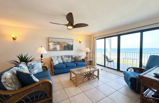 ~Dynamic 6th Floor, Direct Ocean Front Condo in Cocoa Beach @ Sandcastles~