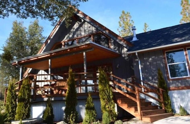 Dyt's Den at Bass Lake Near Yosemite National Park