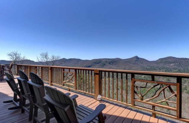 Eagle Eye - Floor to Ceiling Window Mountain Home!